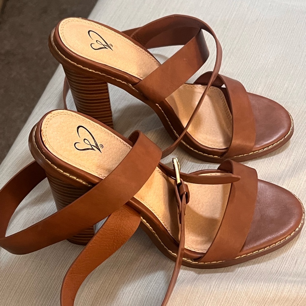 Wrap around heels